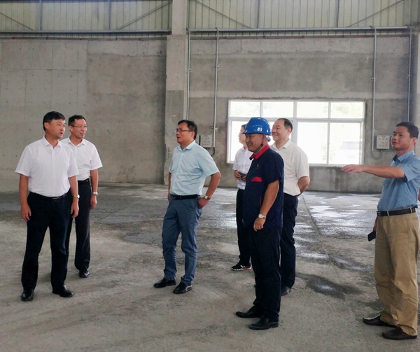 集團公司黨委委員、股份公司黨委書記、總經(jīng)理蔣培進到矸石項目部...